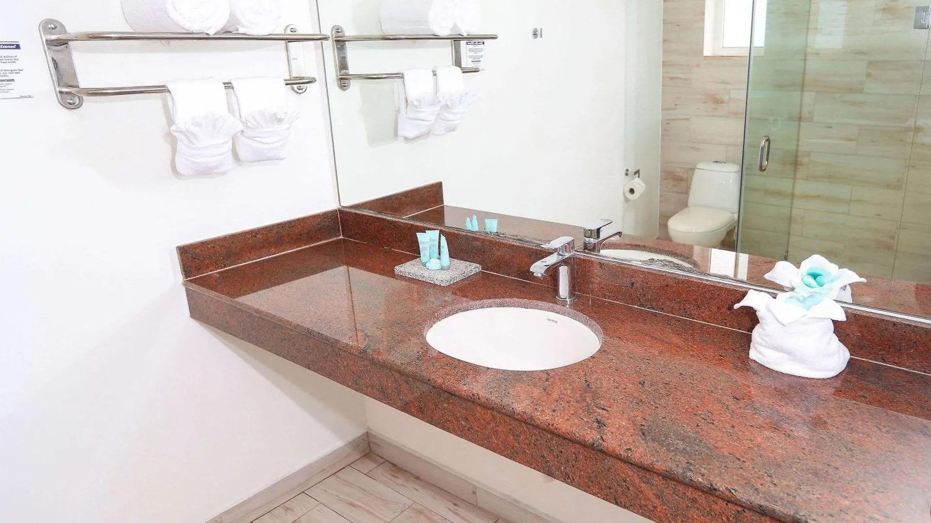 Grand Decameron Cornwall Beach, A Trademark All-Inclusive Resort Бухта Монтего