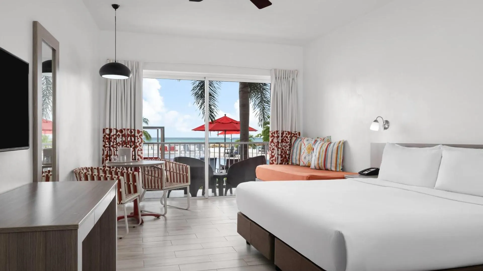 Grand Decameron Cornwall Beach, A Trademark All-Inclusive Resort  Бухта Монтего