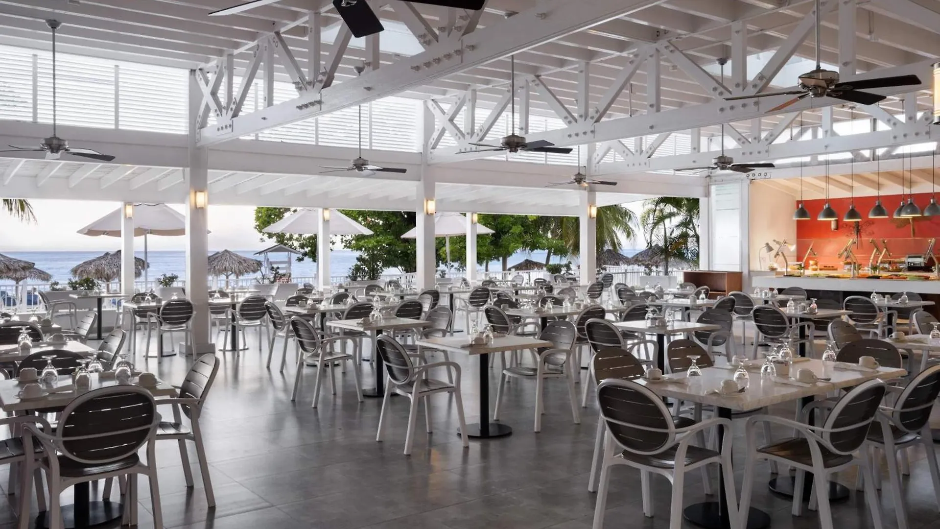 Grand Decameron Cornwall Beach, A Trademark All-Inclusive Resort Бухта Монтего