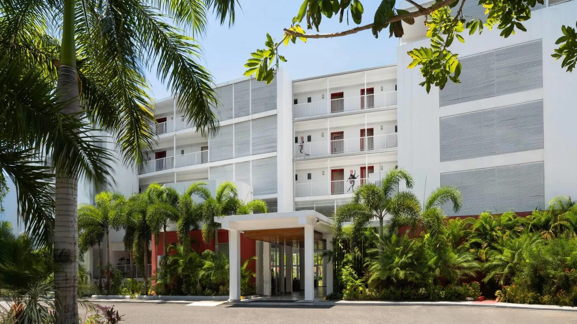 Grand Decameron Cornwall Beach, A Trademark All-Inclusive Resort 4*, Бухта Монтего