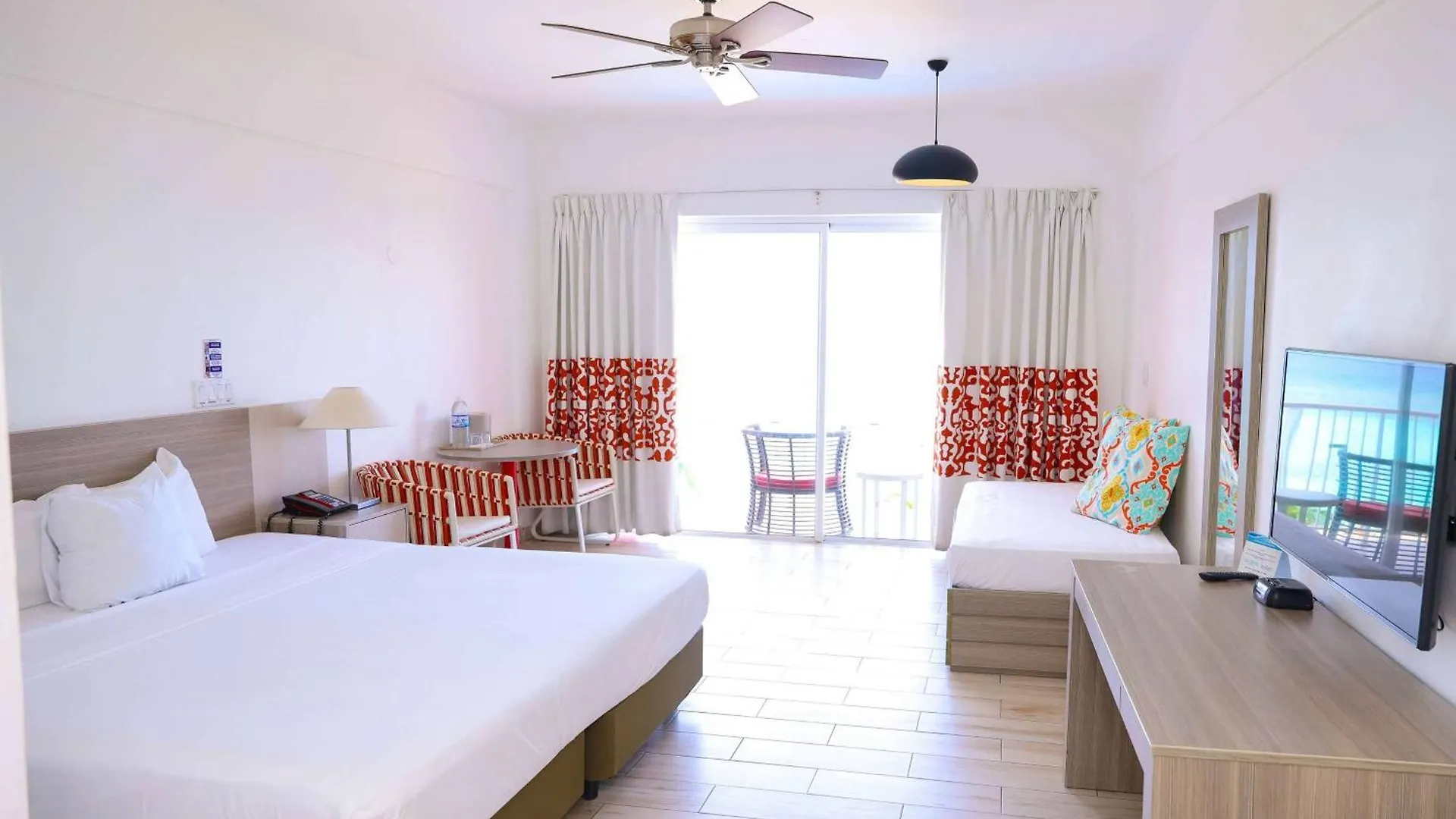 Grand Decameron Cornwall Beach, A Trademark All-Inclusive Resort Бухта Монтего