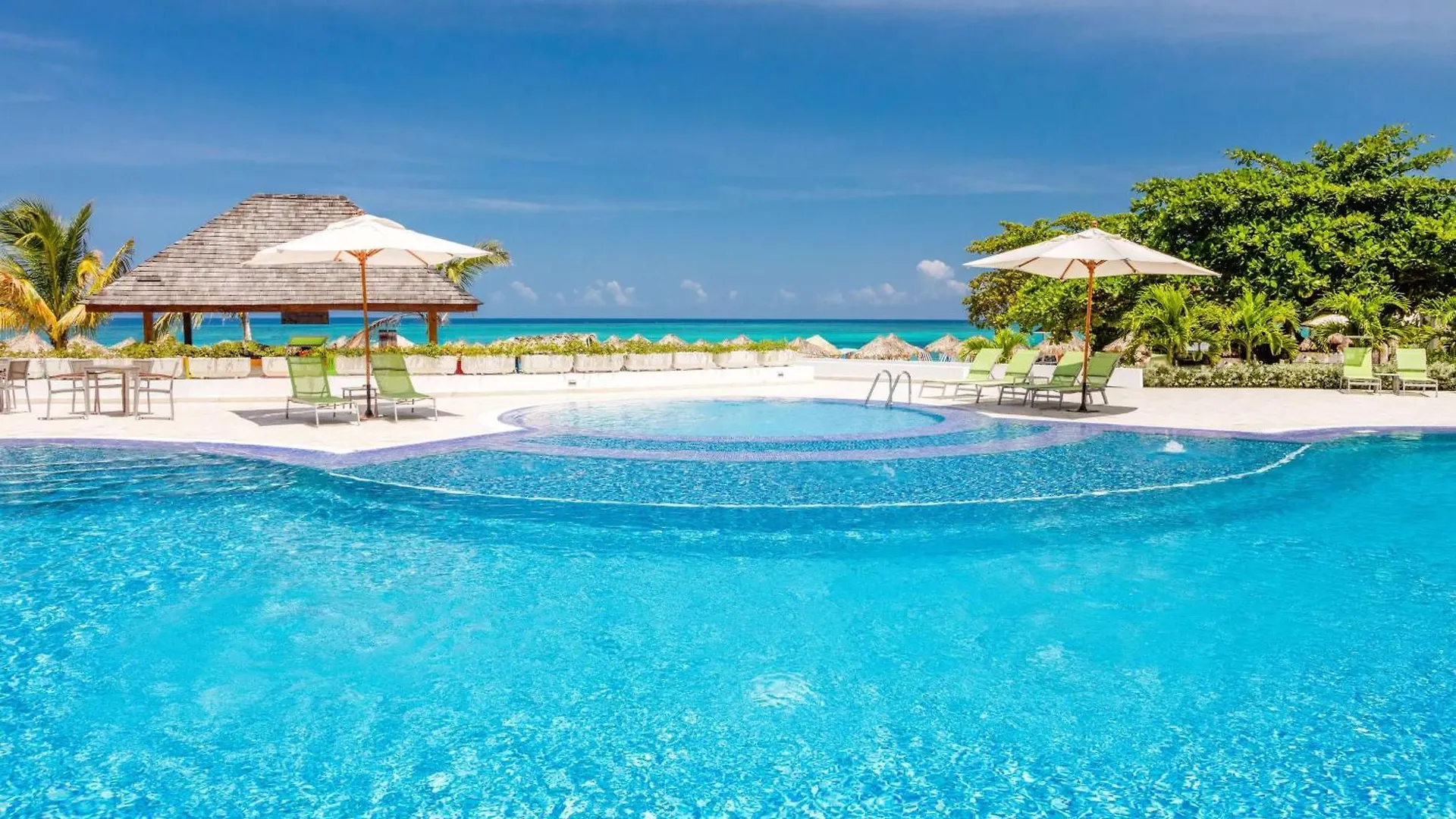 Grand Decameron Cornwall Beach, A Trademark All-Inclusive Resort  Бухта Монтего