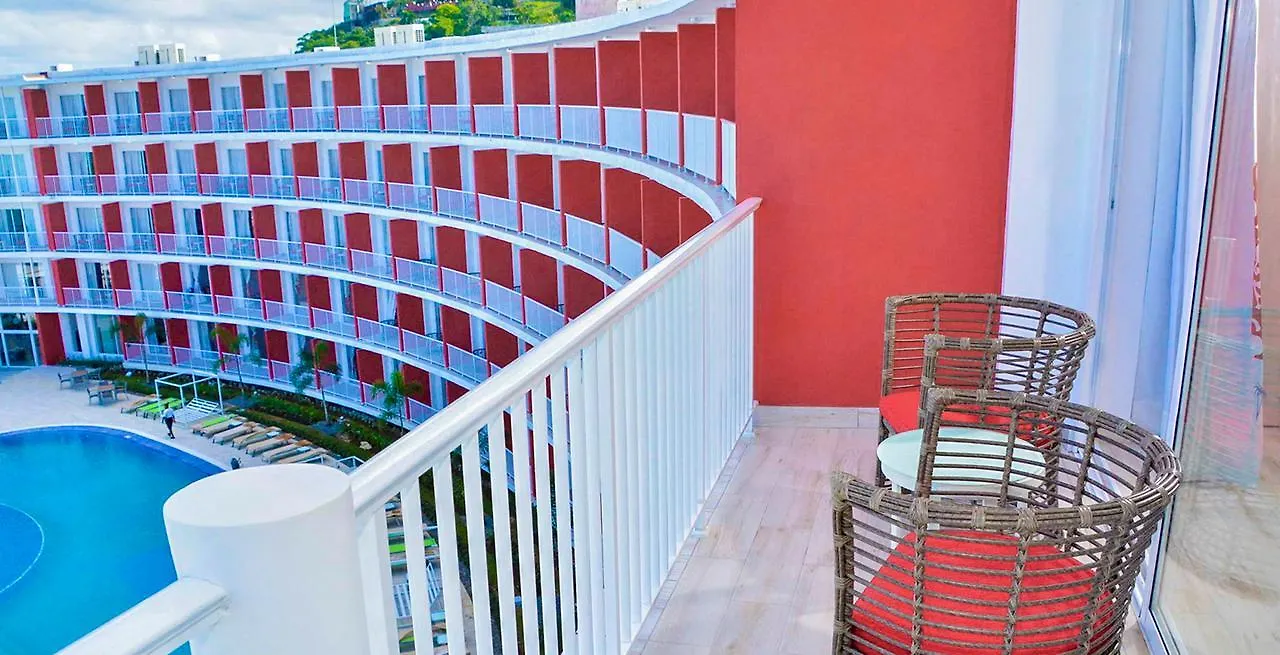 Grand Decameron Cornwall Beach, A Trademark All-Inclusive Resort  Бухта Монтего