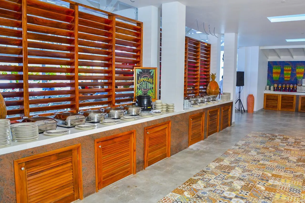 Grand Decameron Cornwall Beach, A Trademark All-Inclusive Resort Бухта Монтего