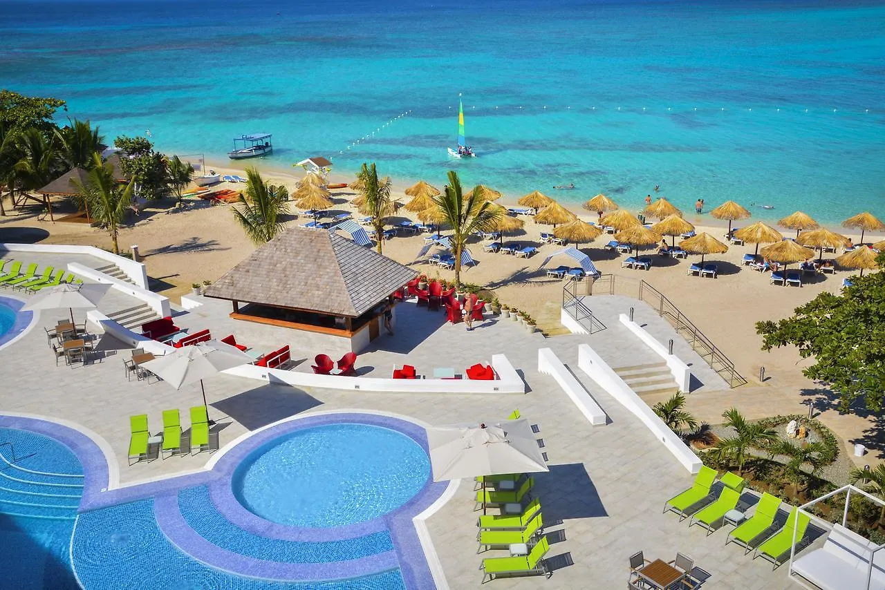 Grand Decameron Cornwall Beach, A Trademark All-Inclusive Resort 4*, Бухта Монтего