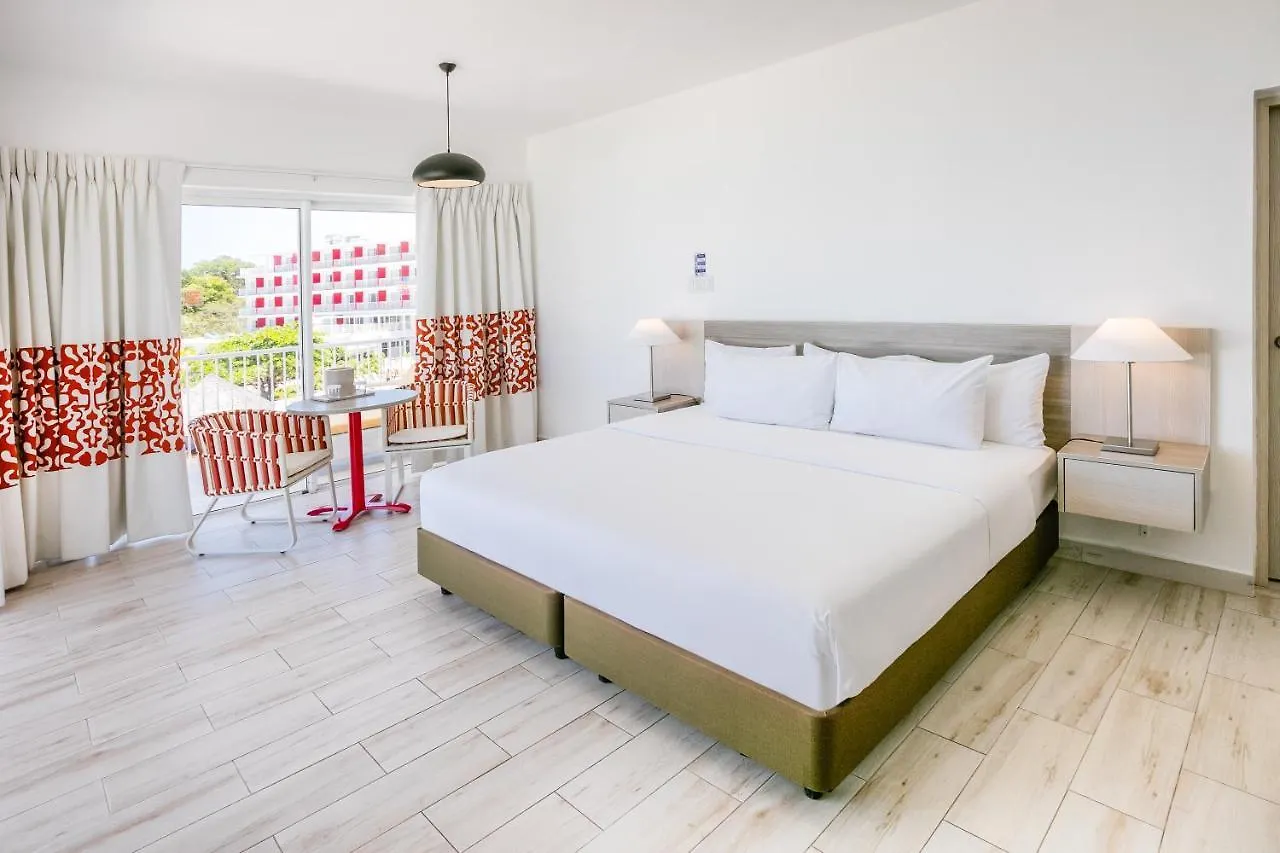 Grand Decameron Cornwall Beach, A Trademark All-Inclusive Resort Бухта Монтего
