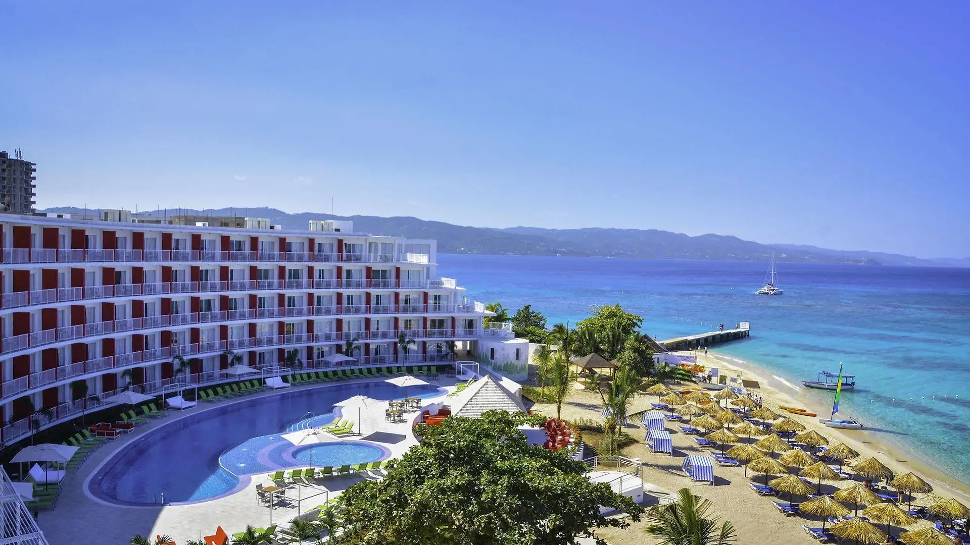Grand Decameron Cornwall Beach, A Trademark All-Inclusive Resort  Бухта Монтего